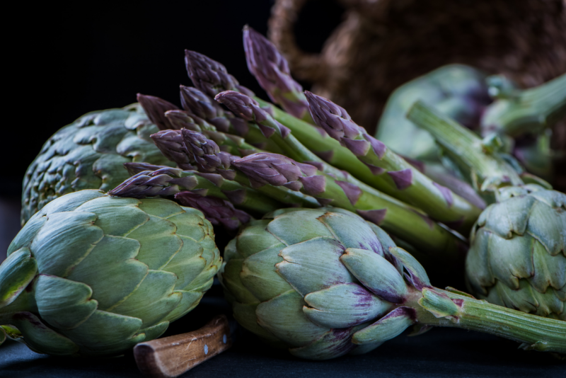 Macedonia salata di asparagi e carciofi