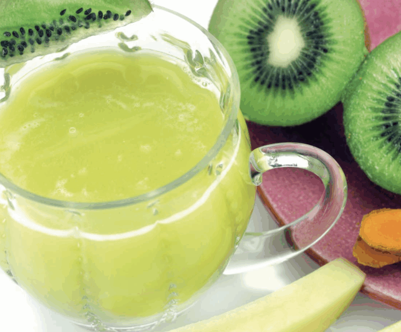 Centrifugato di kiwi e patata alla curcuma