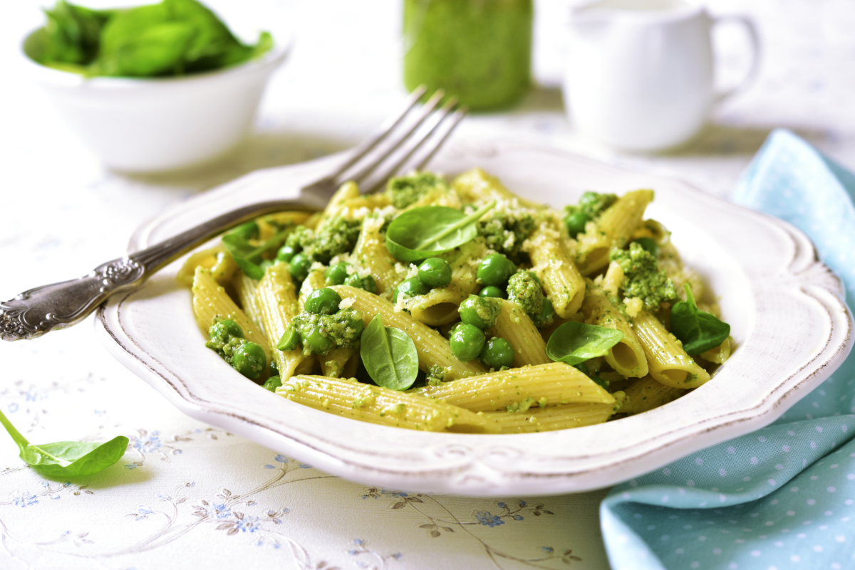 Pasta di grano antico con rag&ugrave; di tempeh e verdure primaverili