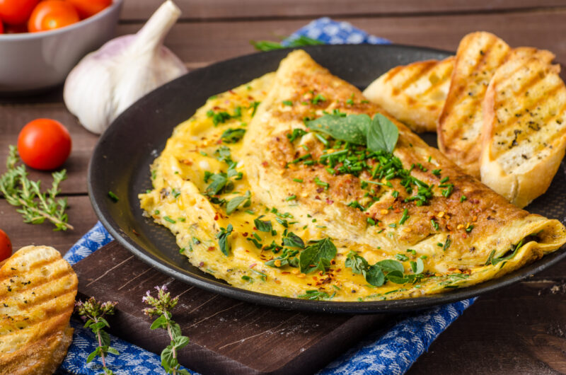 La ricetta dell'omelette alle patate e cipolle