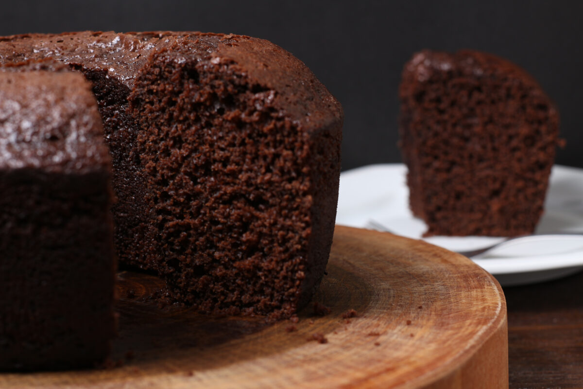 Torta al cioccolato con cocco e nocciole