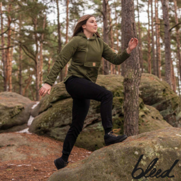 Abbigliamento tecnico eco-sostenibile per sport, mare e hiking.
