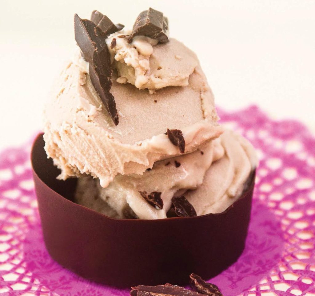 Coppette di cioccolato con gelato al burro d&rsquo;arachidi