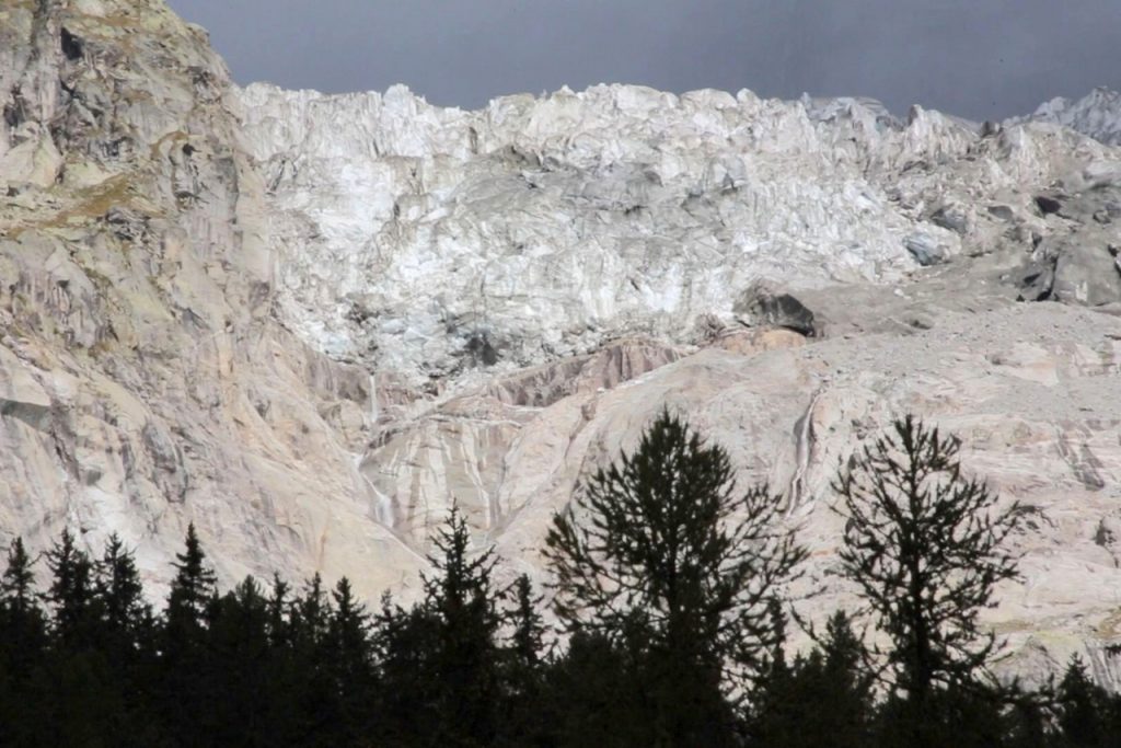 Corre la fusione dei ghiacciai. E in val Ferret c’&egrave; il rischio crollo