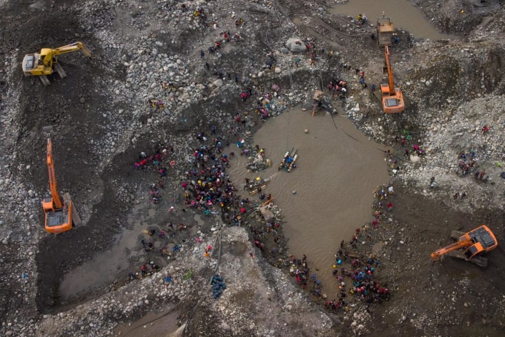 Ecuador: la corsa all’oro minaccia l’esistenza di 1500 comunit&agrave; indigene