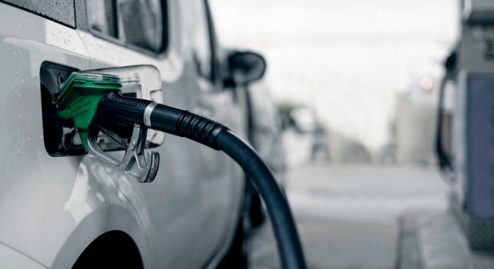 Greenpeace: &laquo;Caro carburante, chi ci guadagna e come fermarlo&raquo;