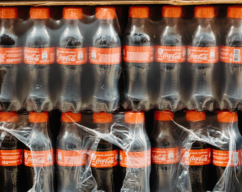 Greenpeace: &laquo;Perch&eacute; &egrave; assurdo che Coca-Cola sponsorizzi il summit globale sul clima&raquo;
