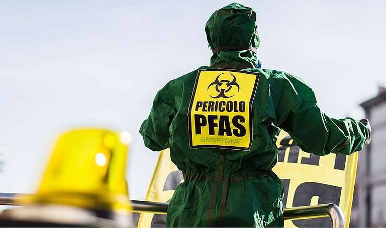 Greenpeace: &laquo;Pfas, in Lombardia un campione di acqua su tre &egrave; contaminato&raquo;