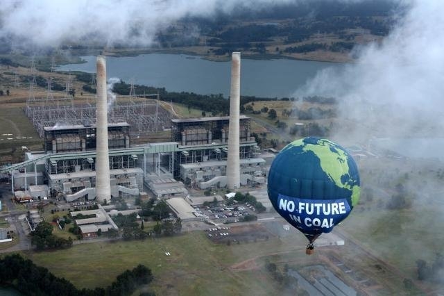 Greenpeace e Re:Common: &laquo;Unicredit annuncia che uscir&agrave; dal carbone&raquo;