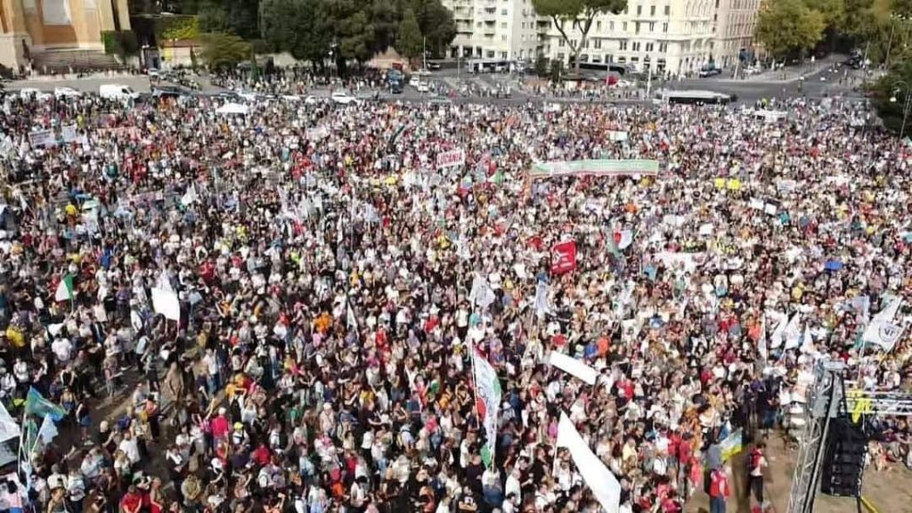 I promotori della manifestazione No Green Pass: &laquo;Non si possono subordinare diritti e libert&agrave; a un lasciapassare&raquo;