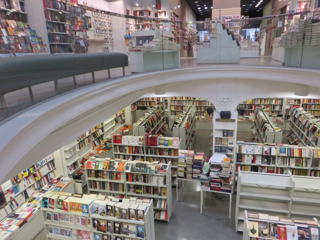 L’appello di intellettuali e scrittori: &laquo;Riapriamo le librerie&raquo;