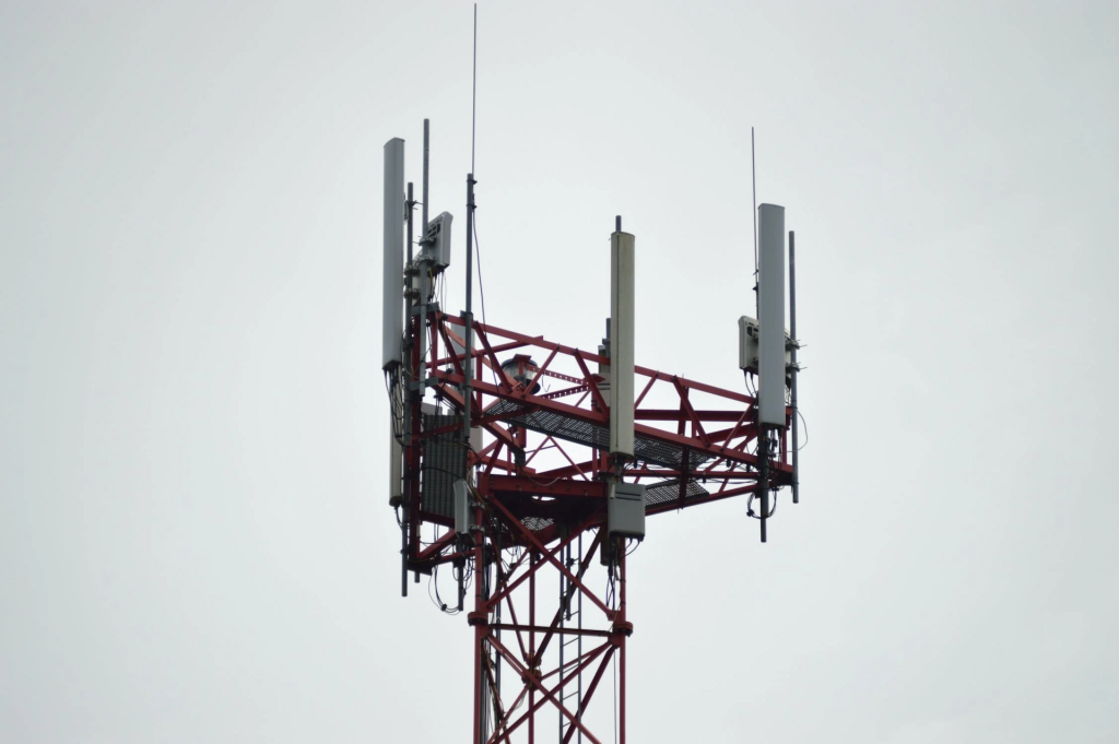 Lettera di 50 scienziati: &laquo;Non si aumentino i limiti per le radiofrequenze&raquo;