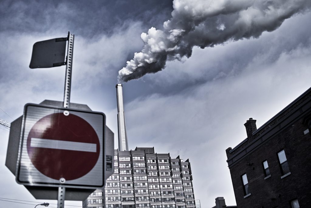 Mal’aria: le citt&agrave; soffocano nello smog