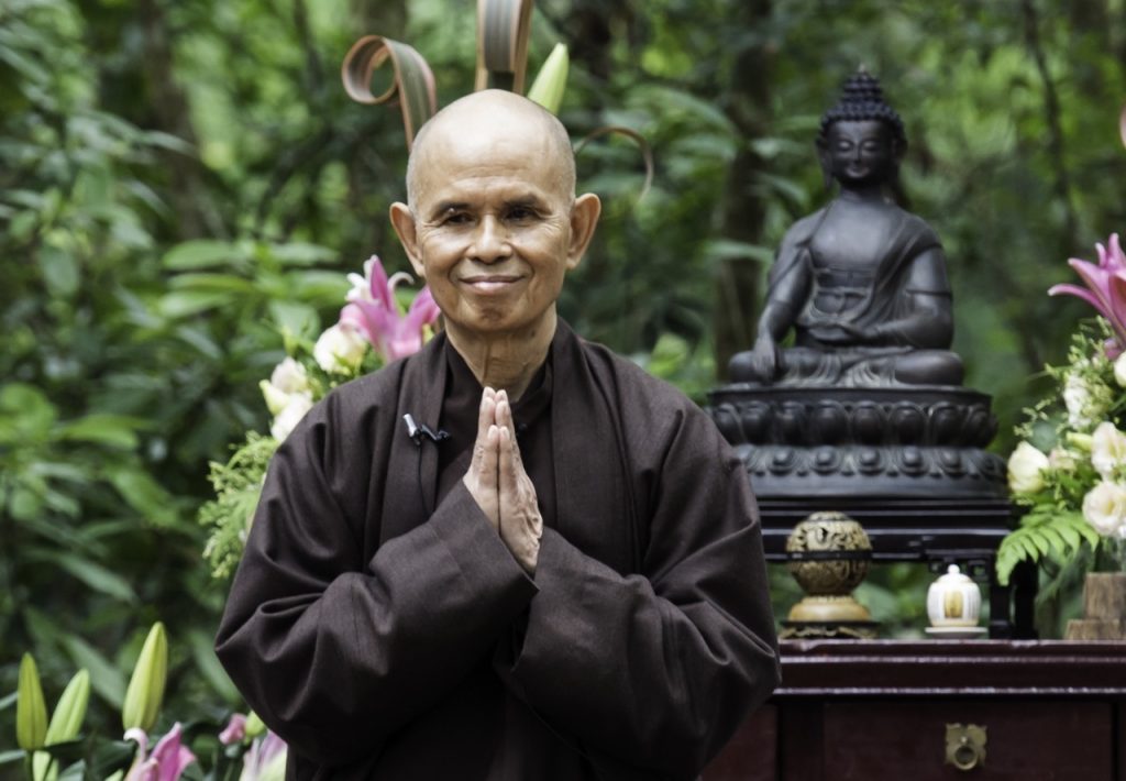 &laquo;Non c’&egrave; via per la pace, la pace &egrave; la via&raquo;: su Terra Nuova uno speciale su Thich Nhat Hanh