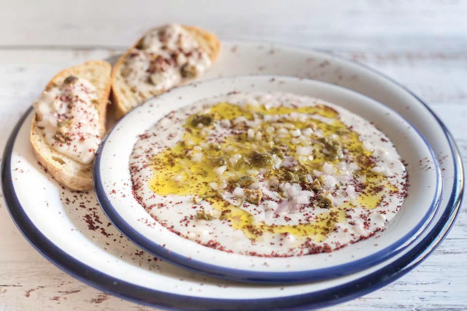 Pat&eacute; di cannellini con pesto di capperi