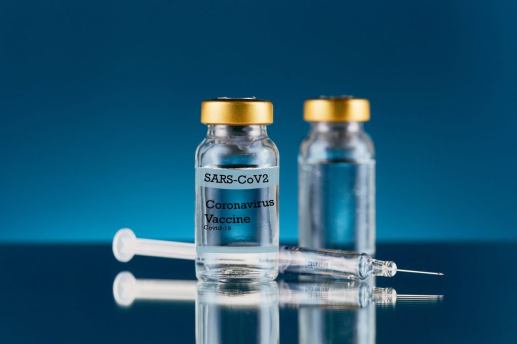 Report: &laquo;Ecco il contratto del vaccino AstraZeneca senza omissis&raquo;