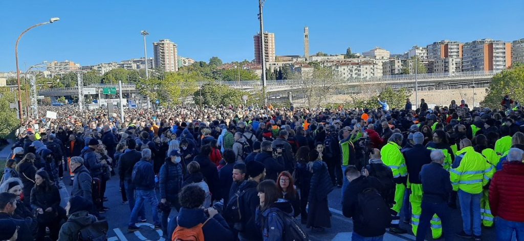 Scioperi e cortei no green pass; e proteste dei sindacati delle forze dell&rsquo;ordine. Oggi manifestano Cgil, Cisl e Uil dopo i fatti del 9 ottobre