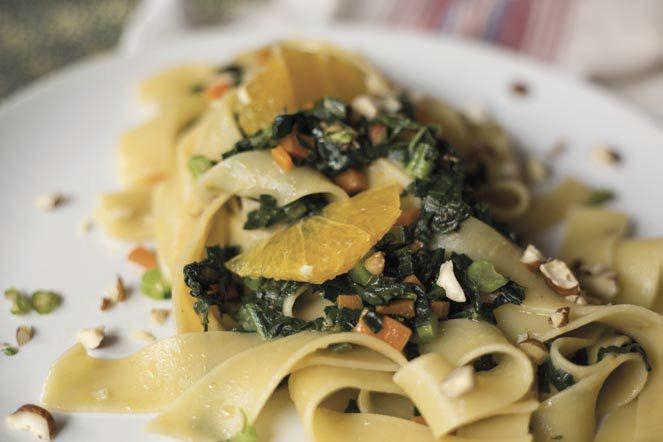 Tagliatelle con rag&ugrave; vegetale al profumo di arancio