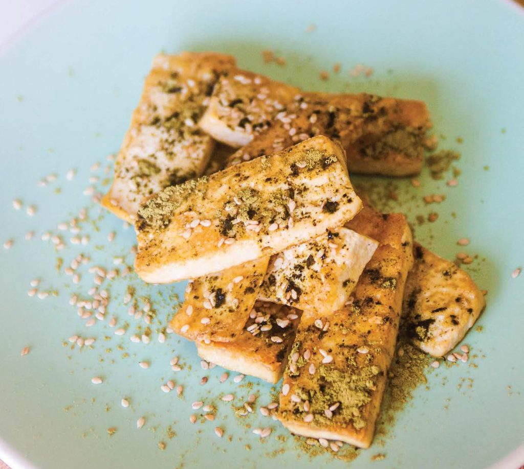Tofu fritto con semi di sesamo e t&egrave; matcha