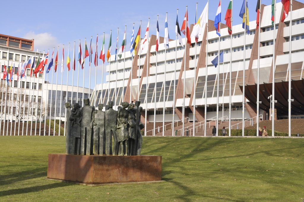 Unione Cure, Diritti e Libert&agrave; si appella all’Europa: &laquo;In Italia gravi violazioni in seguito all’obbligo di green pass e rischi per la democrazia&raquo;