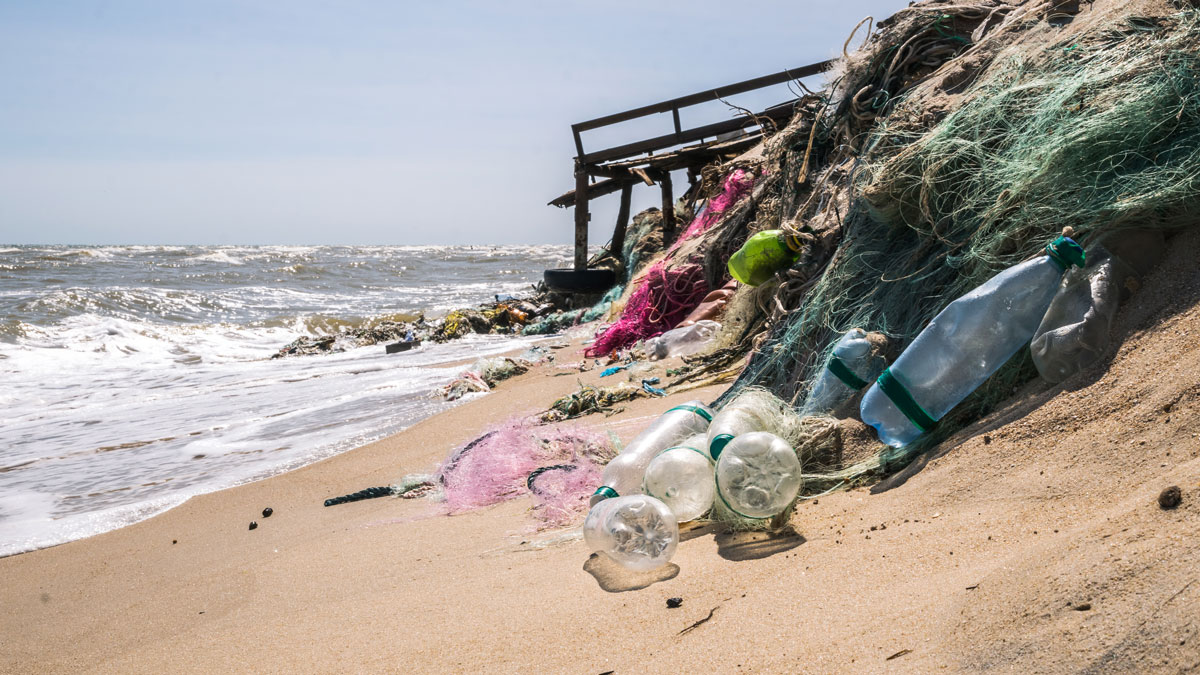 La California fa causa a ExxonMobil: &laquo;Il riciclo non risolve il problema della plastica&raquo;