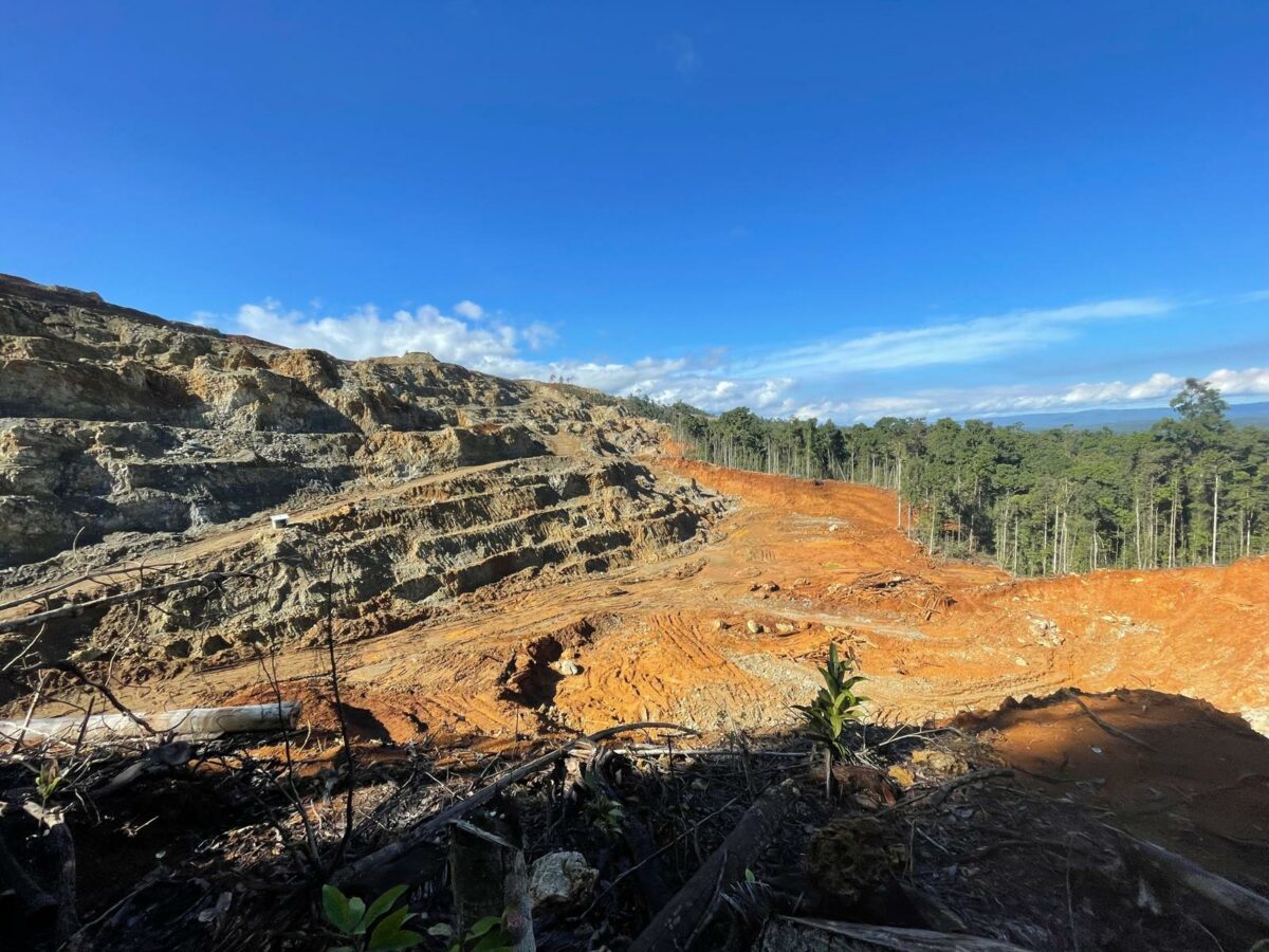 Indonesia: fabbrica di batterie sull’isola di una trib&ugrave; incontattata