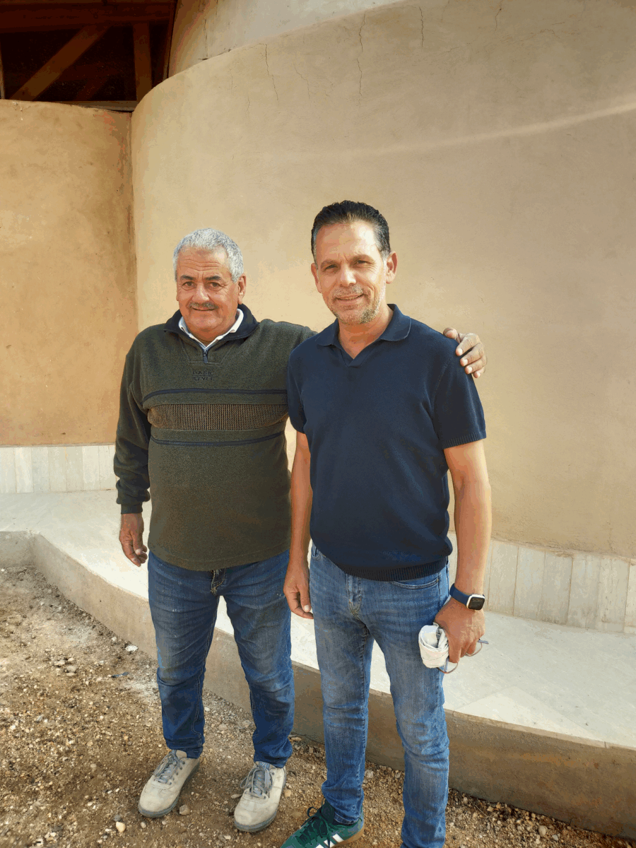 A destra Amr Sabahy, responsabile delle attività agricole, e a sinistra Sabahy Khalel, esperto di preparati biodinamici