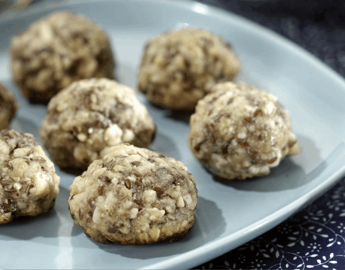 Dolcetti delle feste con frutta secca e cioccolato