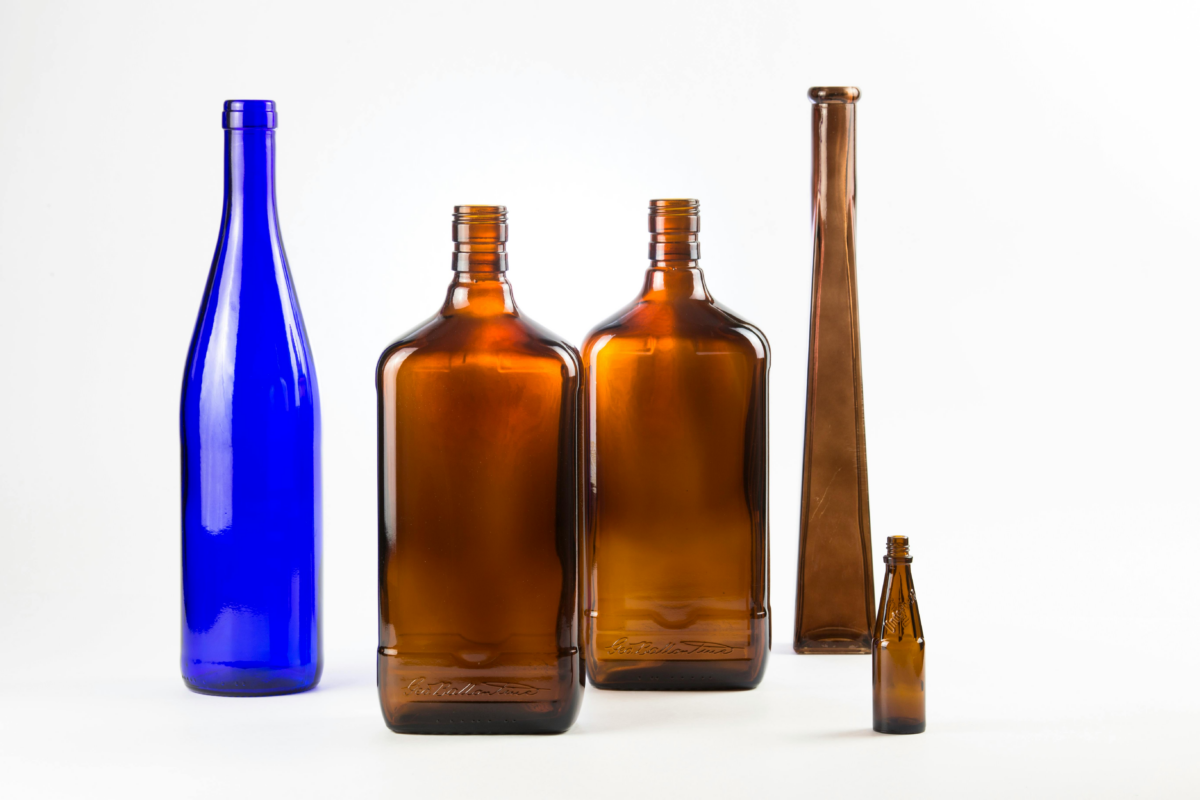 Ecobricolage: lampade e vetrate con bottiglie di vetro