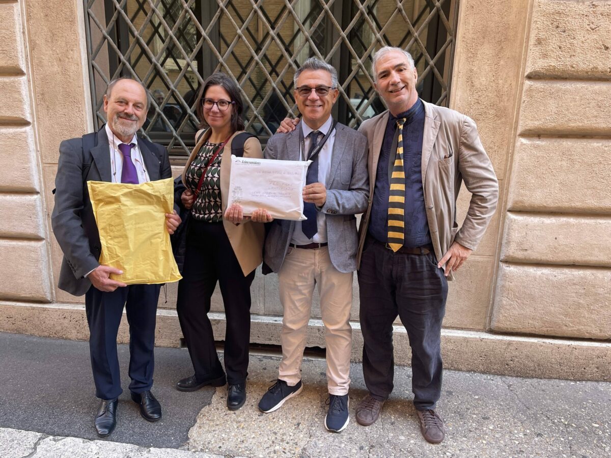 Difesa civile non armata: le firme depositate in Senato